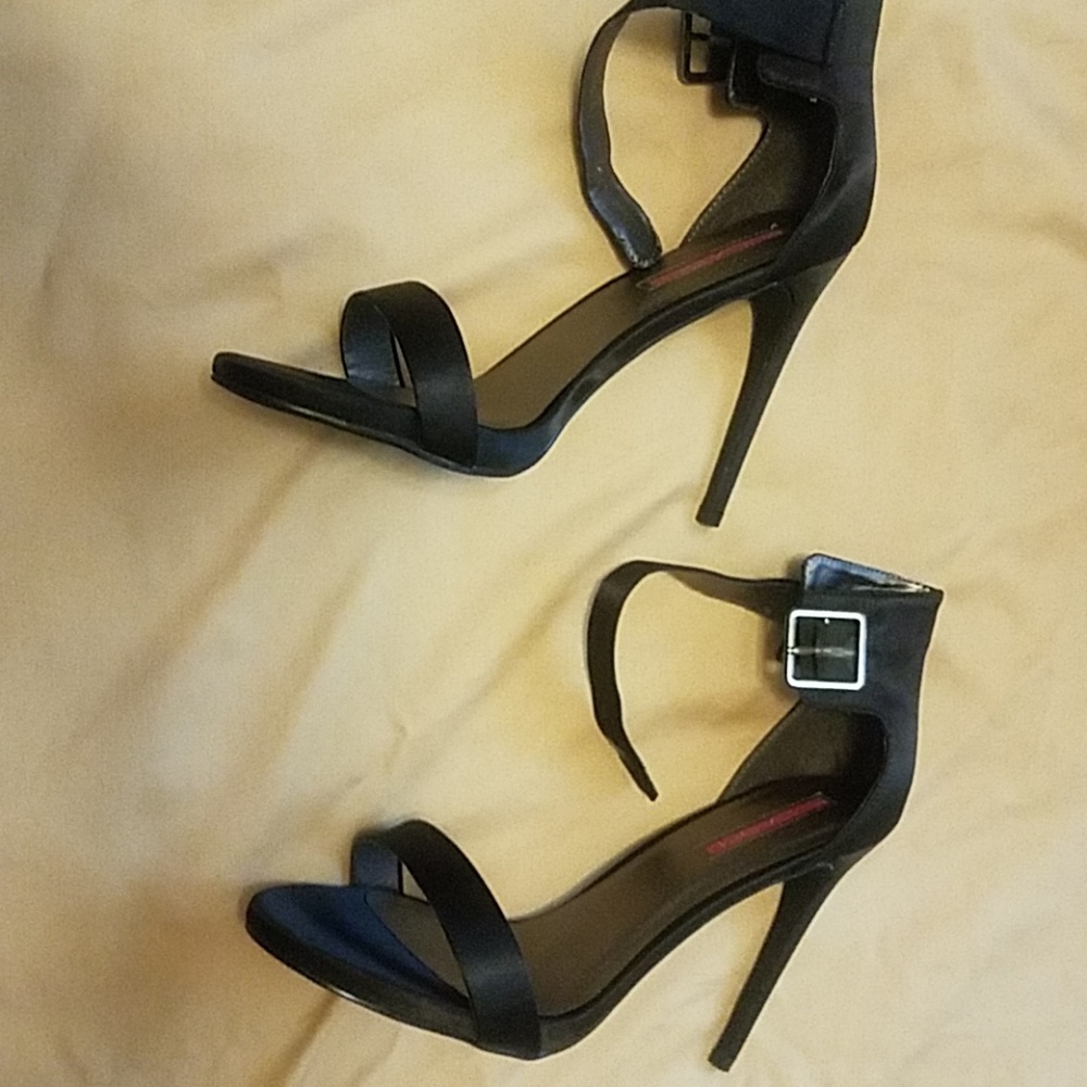 Shoes - Picture 3 of 4